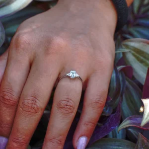 Anello Aurora oro 18 kt diamanti e pietra preziosa - immagine 2