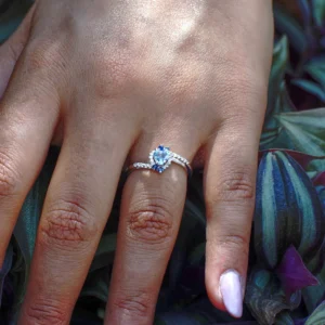 Anello Alice 18 kt con diamanti e pietre preziose - immagine 2